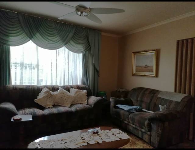 4 BEDROOM HOUSE FOR SALE IN GREENHILLS